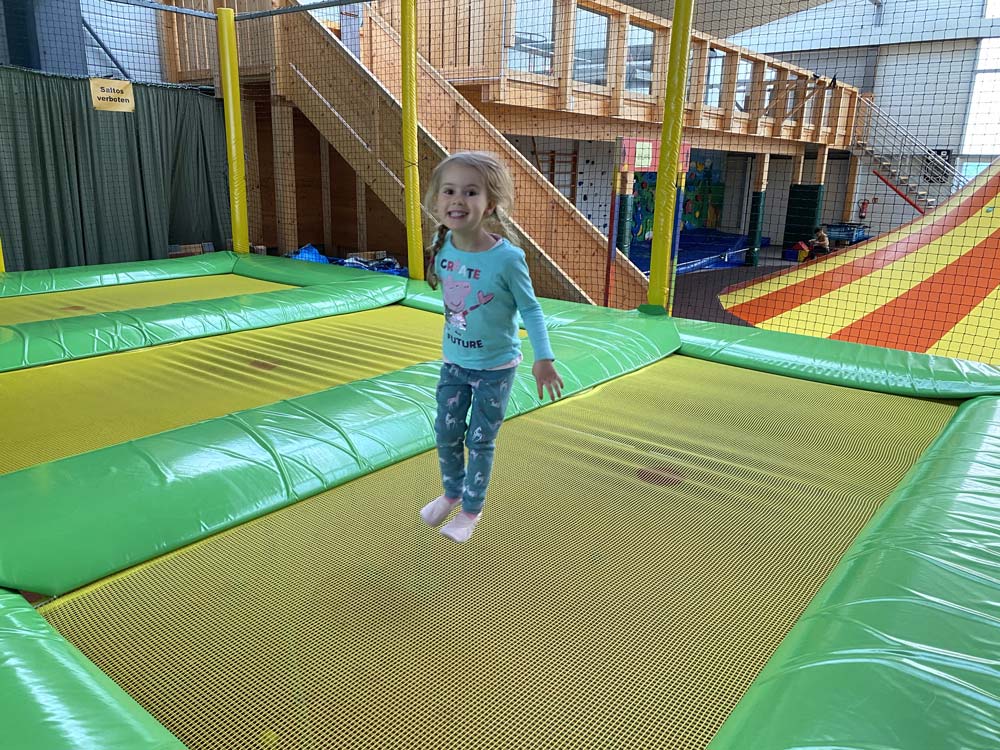 Trampolin hüpfen in der Spielarena Tegernsee